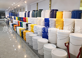欧美大胆日屄视频吉安容器一楼涂料桶、机油桶展区